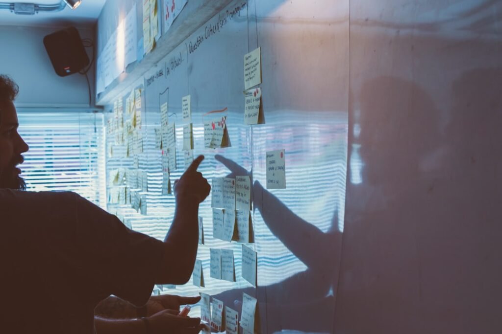 Photo de Startaê Team sur Unsplash project manager strategy whiteboard